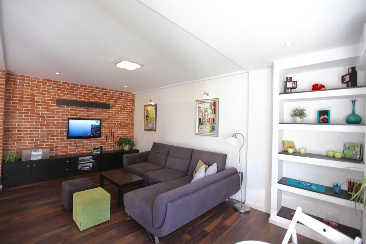 Brick Apartment On Macedonia Pedestrian Street Szkopje Kültér fotó